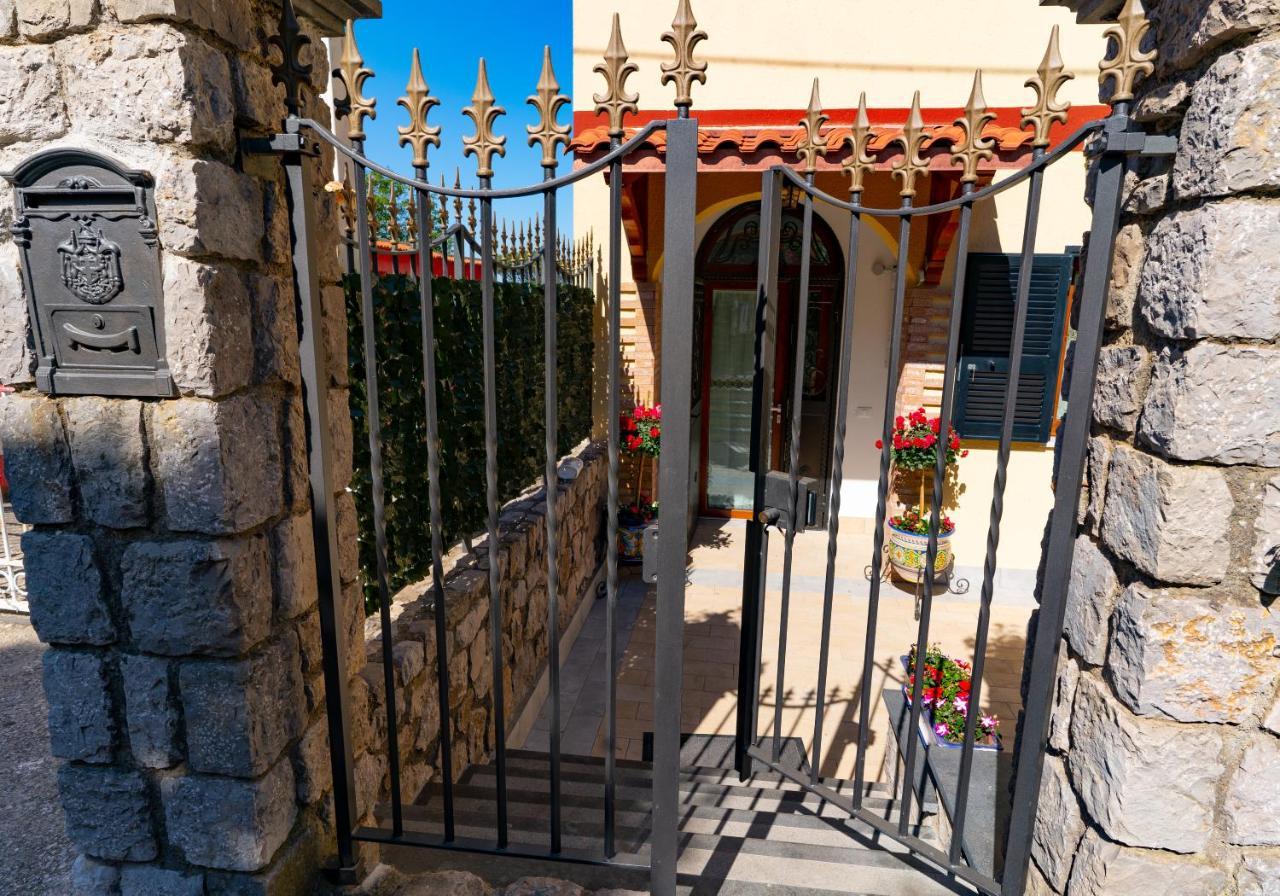 ヴィーコ・エクエンセ Casa Mariateresaヴィラ エクステリア 写真